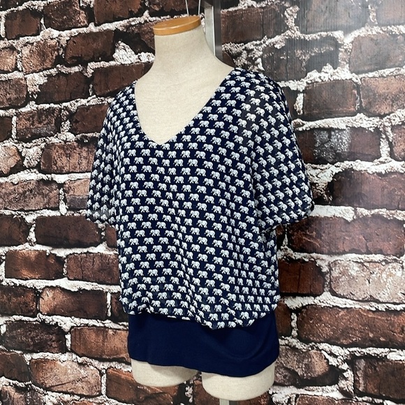 CABI Blouse Women's Small Blue Elephant Print Parade Top Short Sleeve Style 5345 - Picture 6 of 14